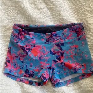 Jolyn Skyler Dryland shorts in Vance floral print